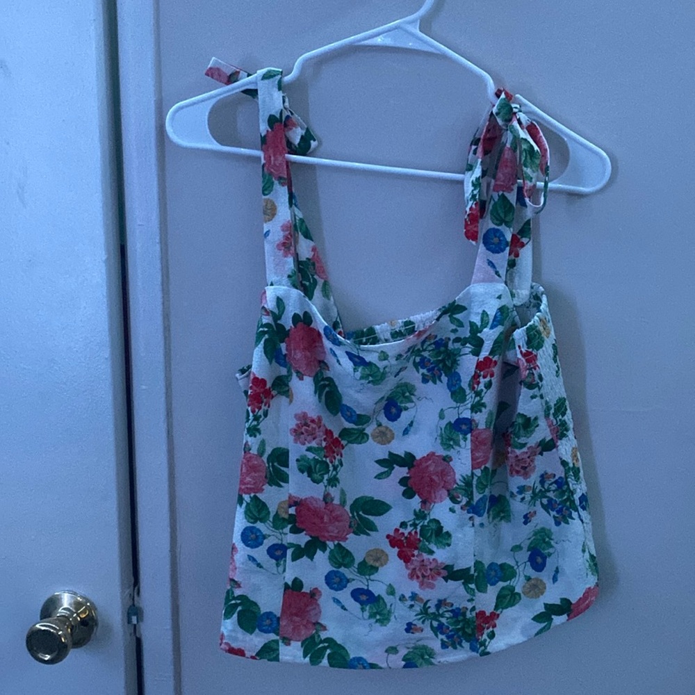 Woman’s Old Navy Floral Crop Tank Size L